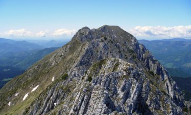 northern ridge of piatra craiului mountains